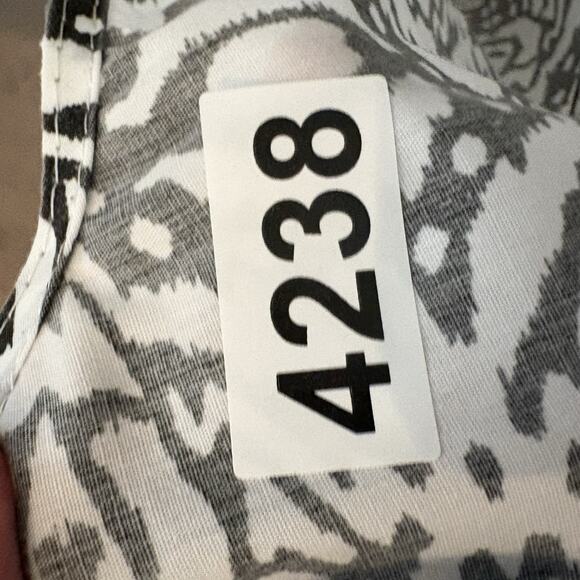 Kaktus Top Petite Large Black White Geometric Boho Artsy Tribal Keyhole Button - Picture 12 of 12